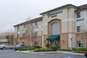 Hacienda Leasing, Acquisitions Increase in 2005: Tanner Insurance, DirectBuy, SwimOutlet Lead Leasing
