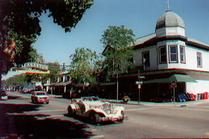 Pleasanton's Beautiful Downtown Offers Shopping, Restaurants, Atmosphere